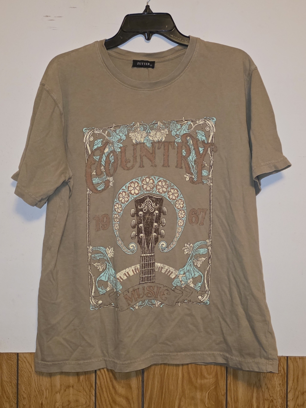 Zutter Women’s Short-Sleeve Country Graphic Tee in Brown